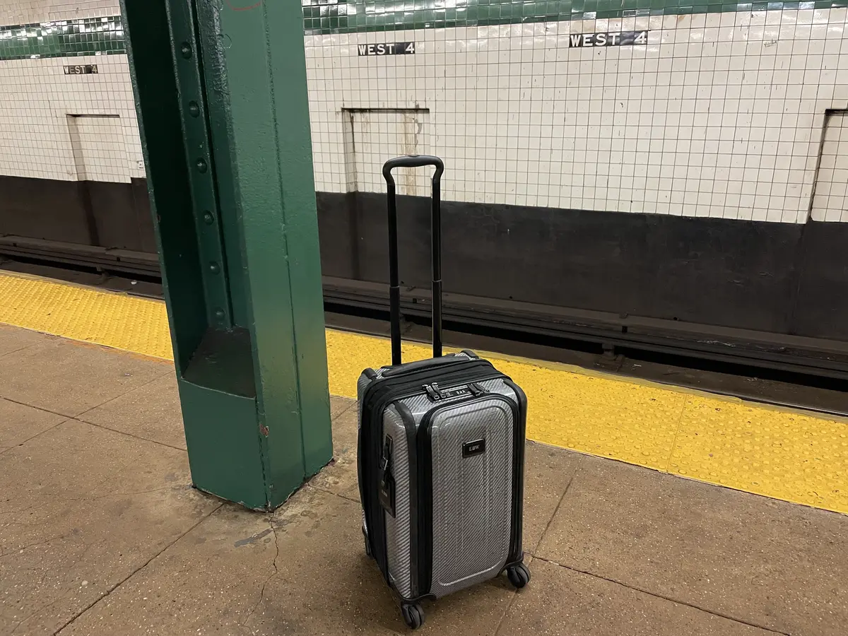 suitcase-subway-station-elizabeth suitcase-subway-station-elizabeth