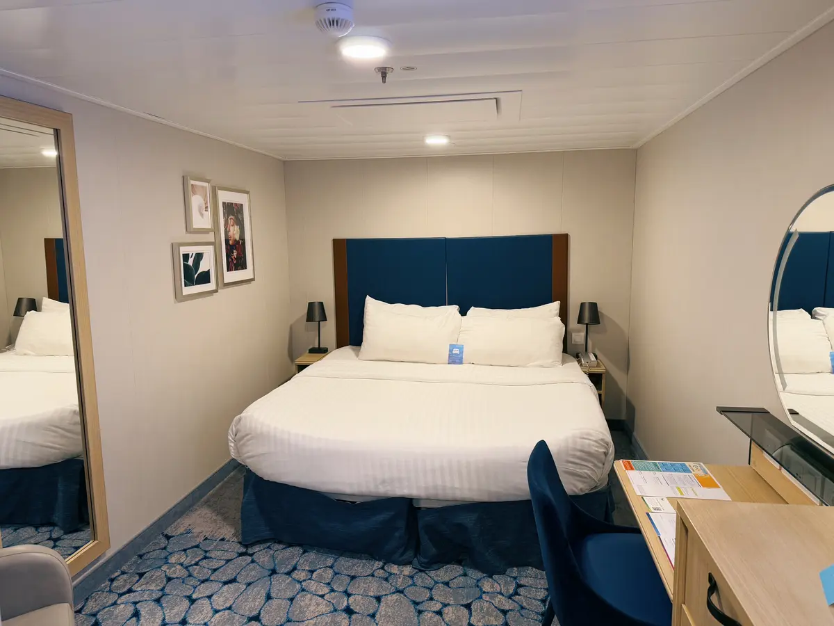 Wonder-Inside-Cabin-1 Wonder-Inside-Cabin-1