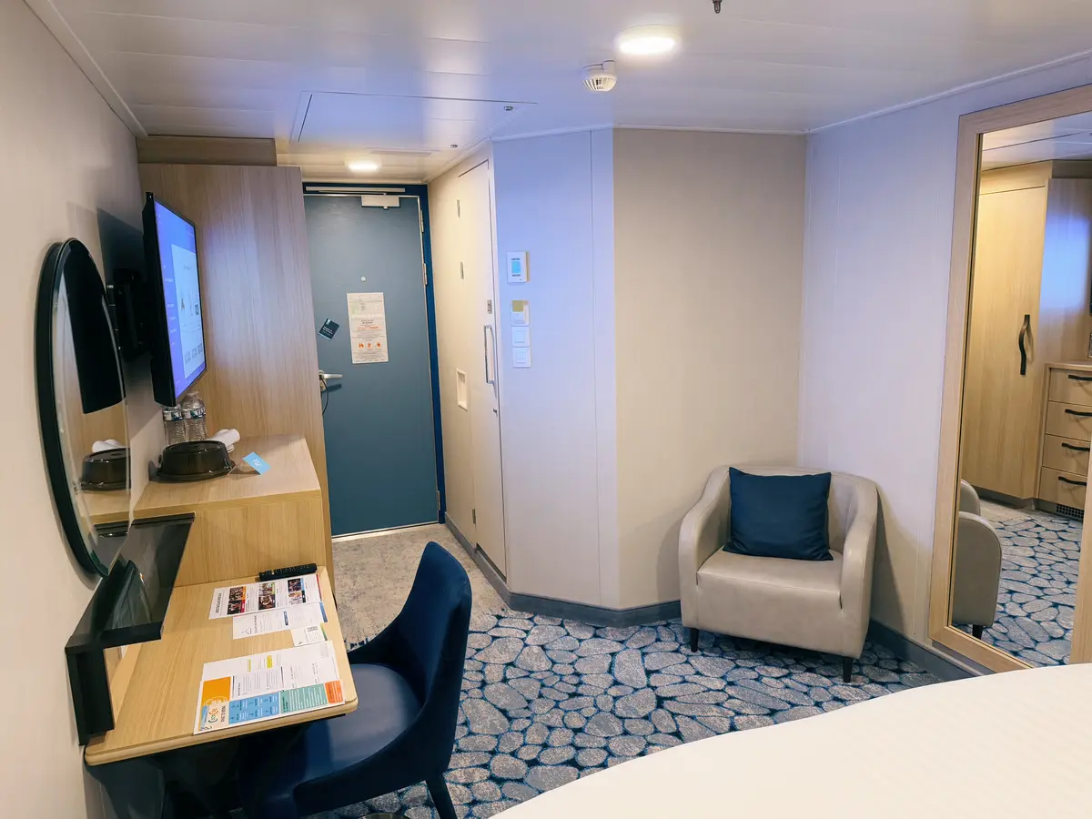 Wonder-Inside-Cabin-Bed-View Wonder-Inside-Cabin-Bed-View