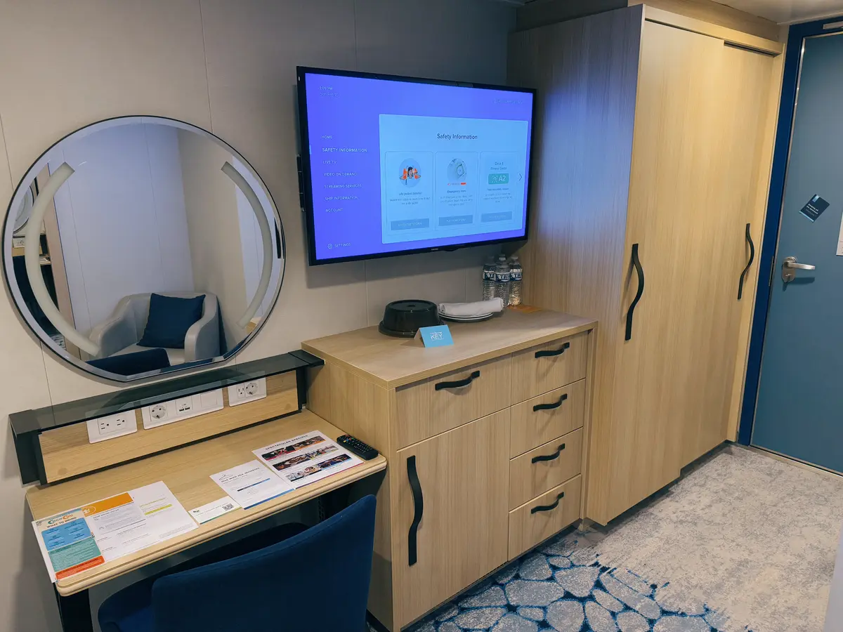 Wonder-Inside-Cabin-Vanity-Area-Dresser-Closet Wonder-Inside-Cabin-Vanity-Area-Dresser-Closet