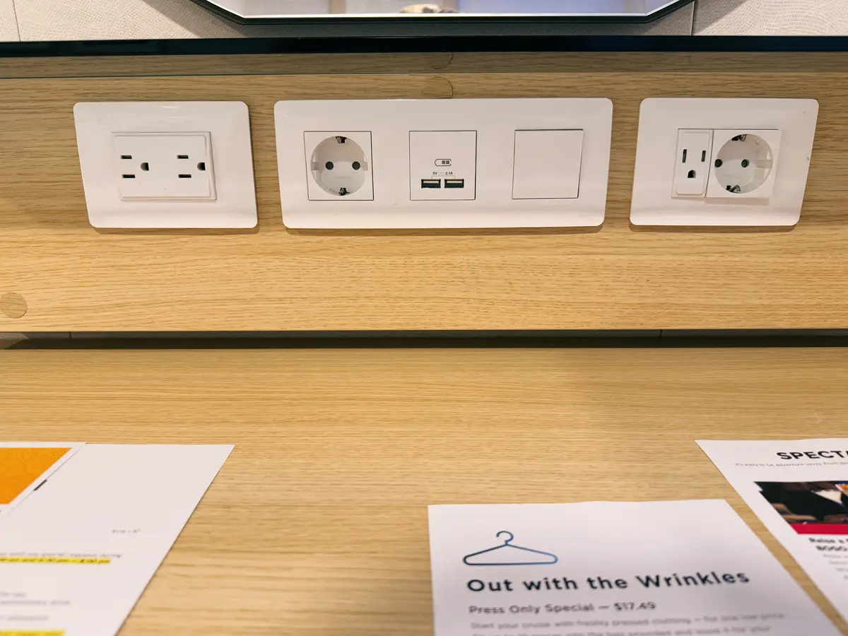 Wonder-Inside-Cabin-Vanity-Outlets Wonder-Inside-Cabin-Vanity-Outlets