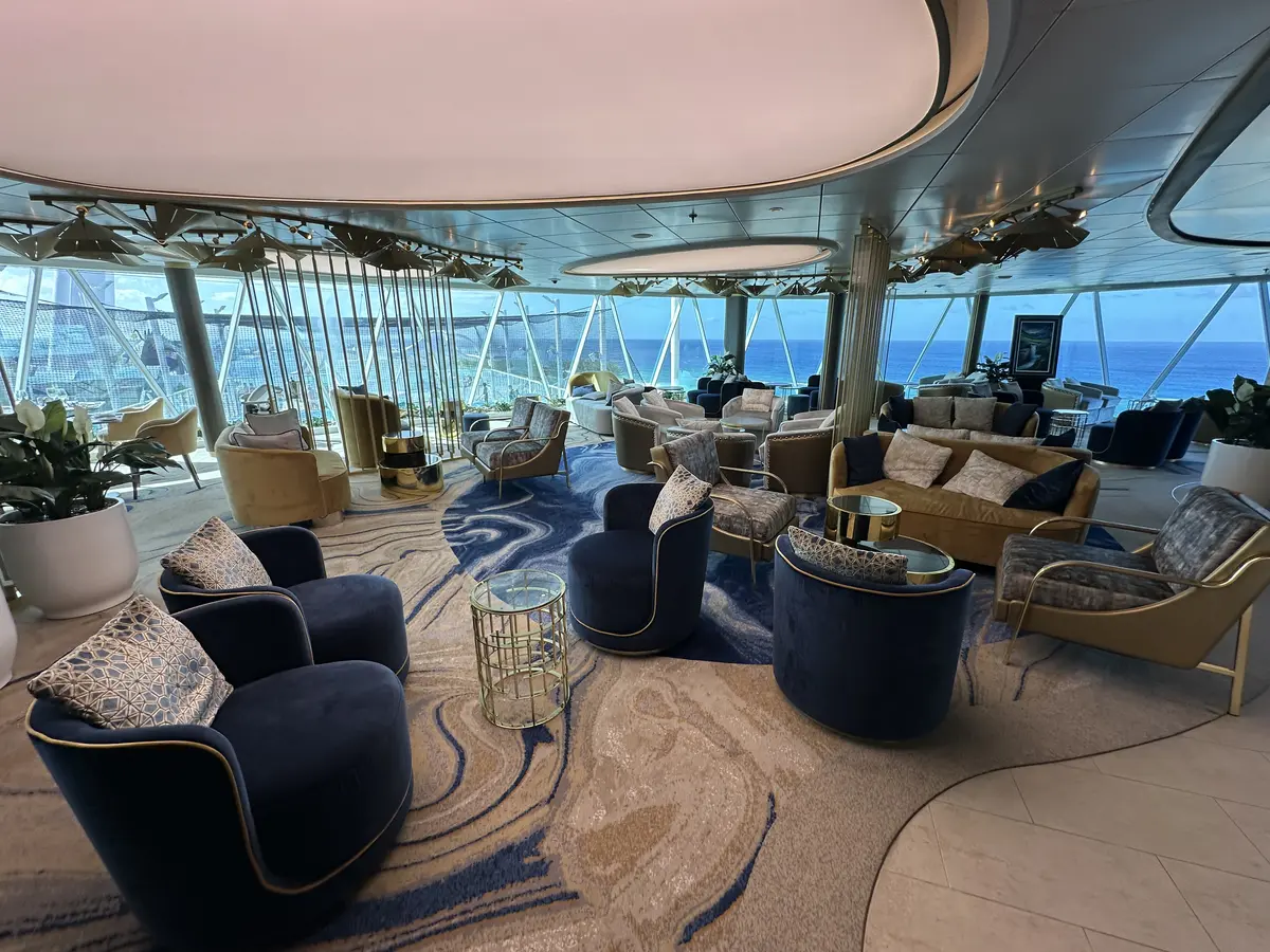 Suite Lounge on Utopia