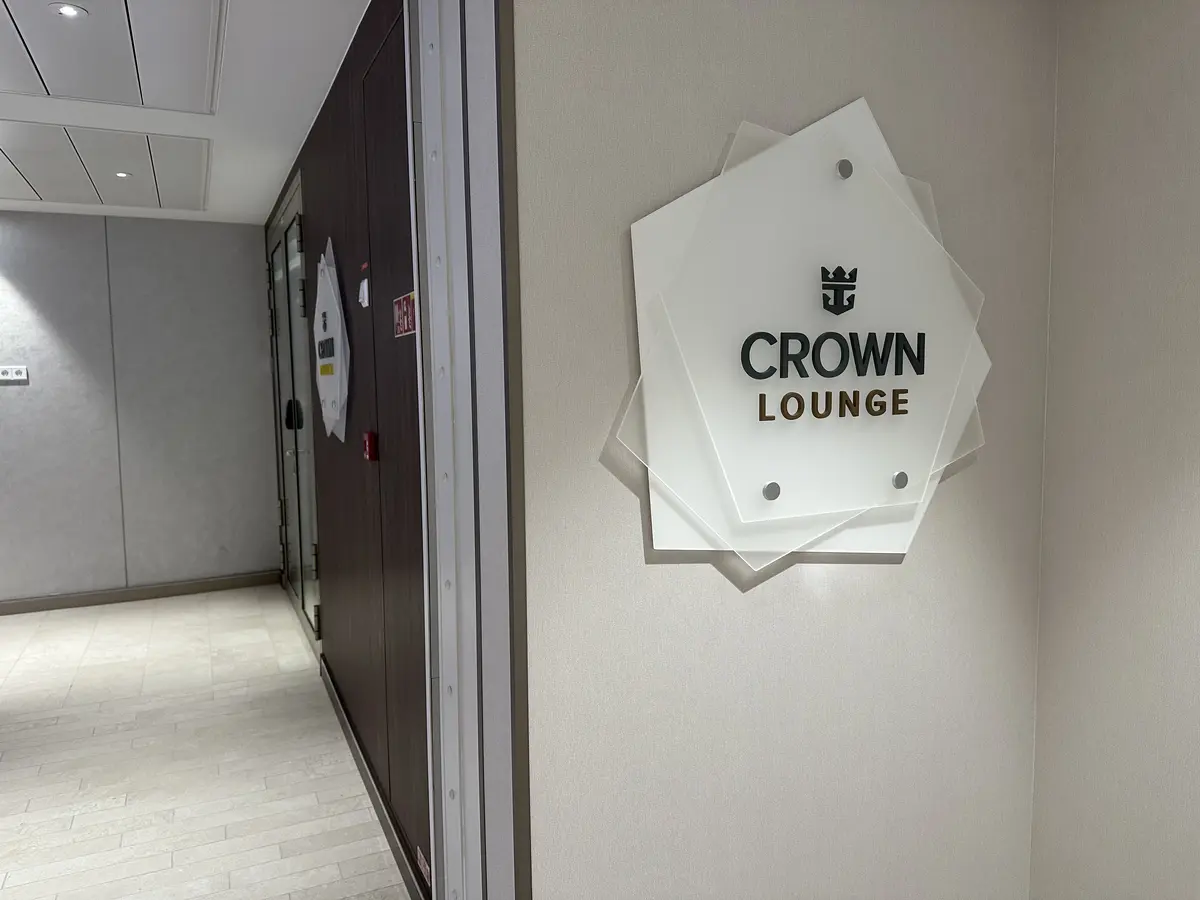 Crown Lounge sign