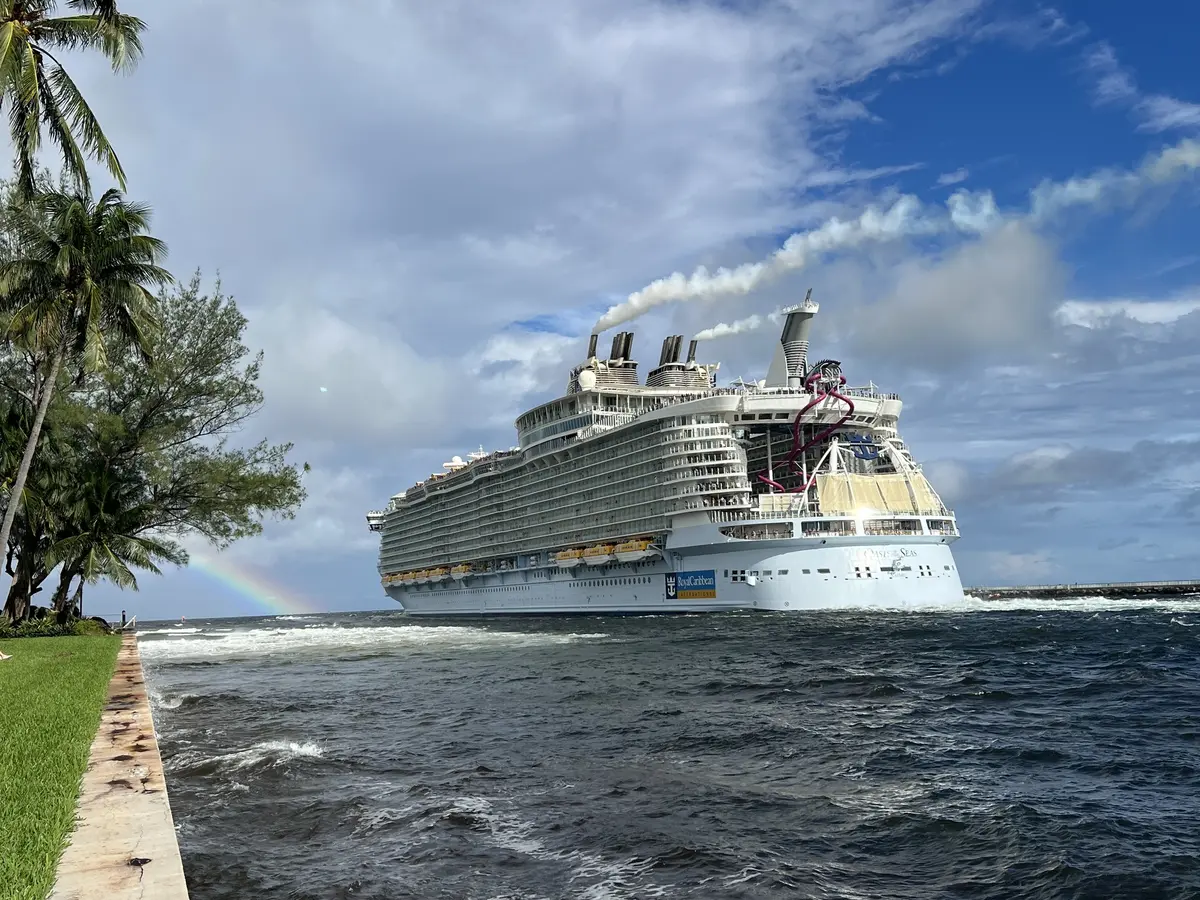 Oasis of the Seas sailing away. Photo by Bill Raffel