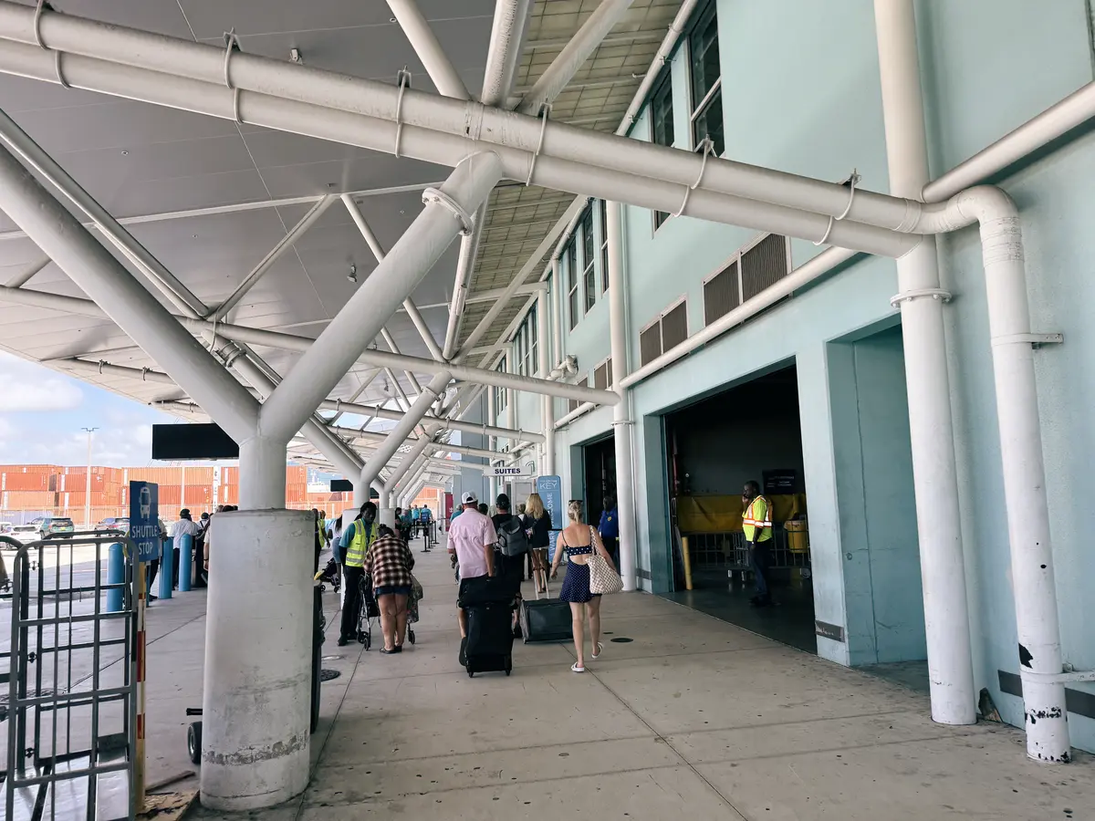 Oasis-Embarkation-Fort-Lauderdale-FLL-Terminal-18-2 Oasis-Embarkation-Fort-Lauderdale-FLL-Terminal-18-2