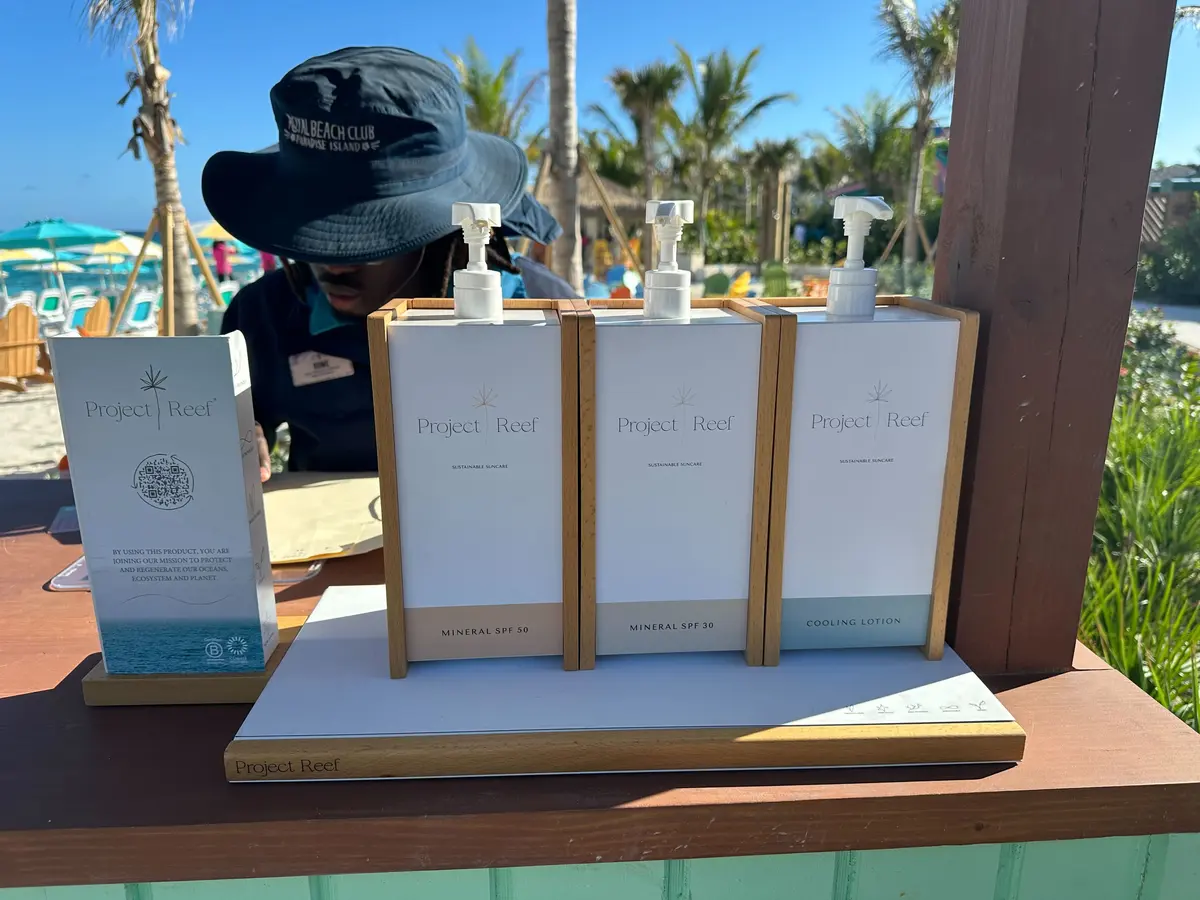 Sunscreen dispensers