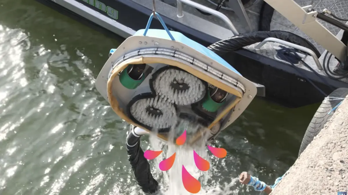 Hull scrubbing robot Hull scrubbing robot