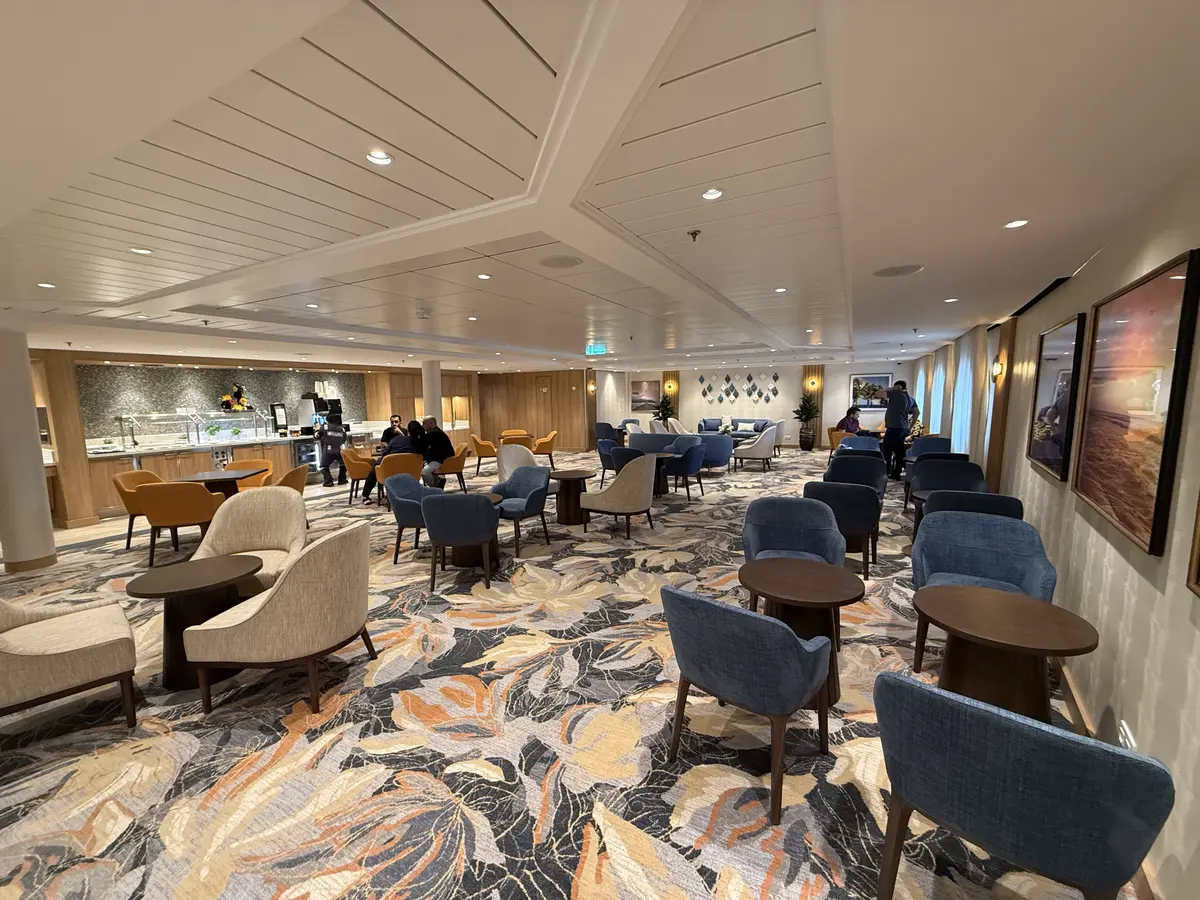 Crown Lounge Crown Lounge