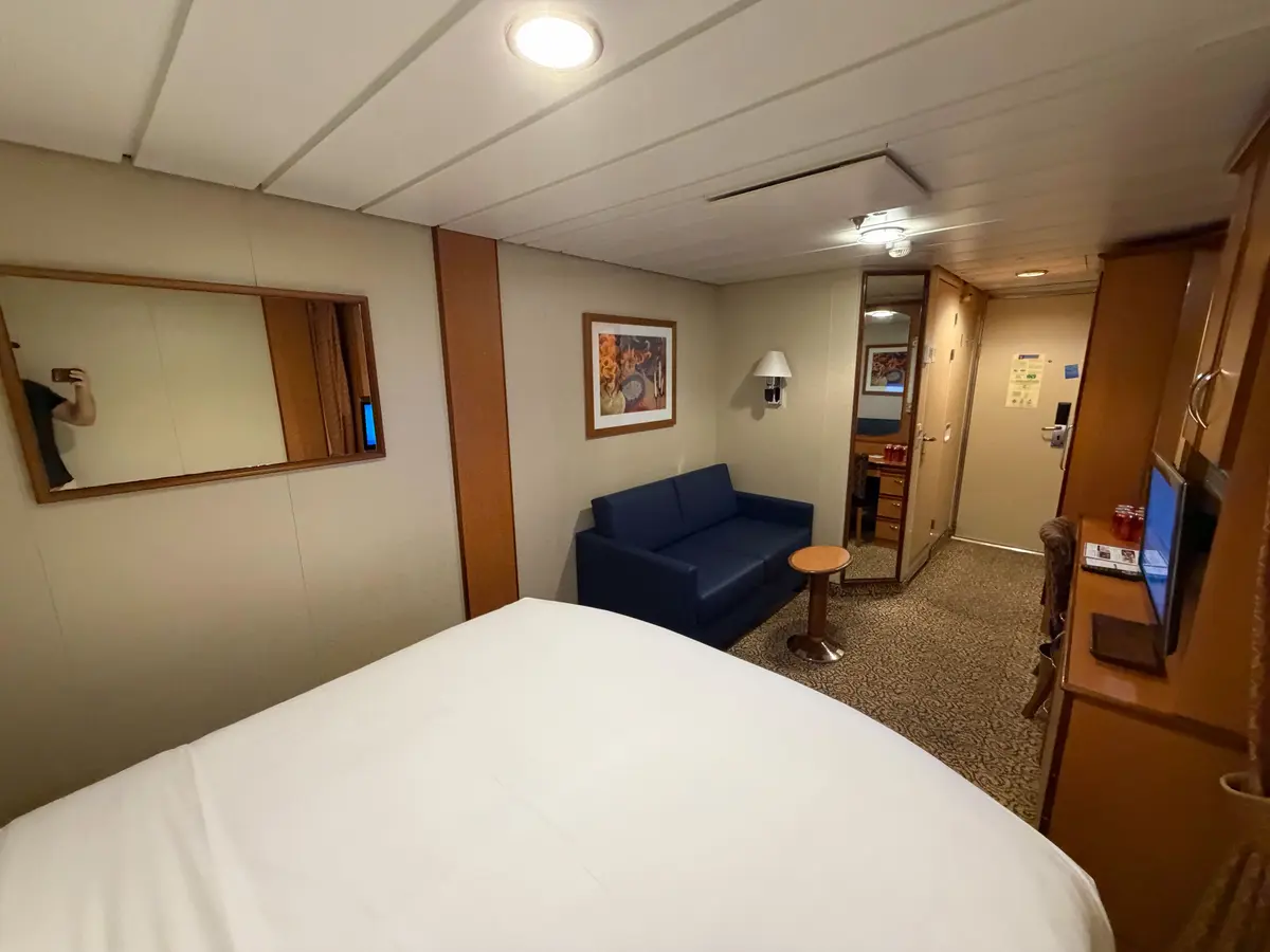 Inside an interior cabin on Radiance of the Seas