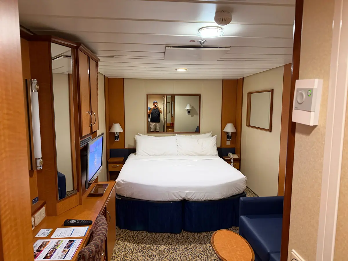 Inside cabin on Radiance of the Seas
