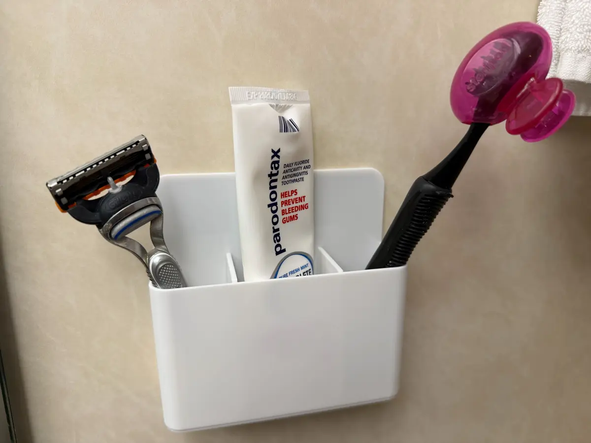 Toothbrush holder