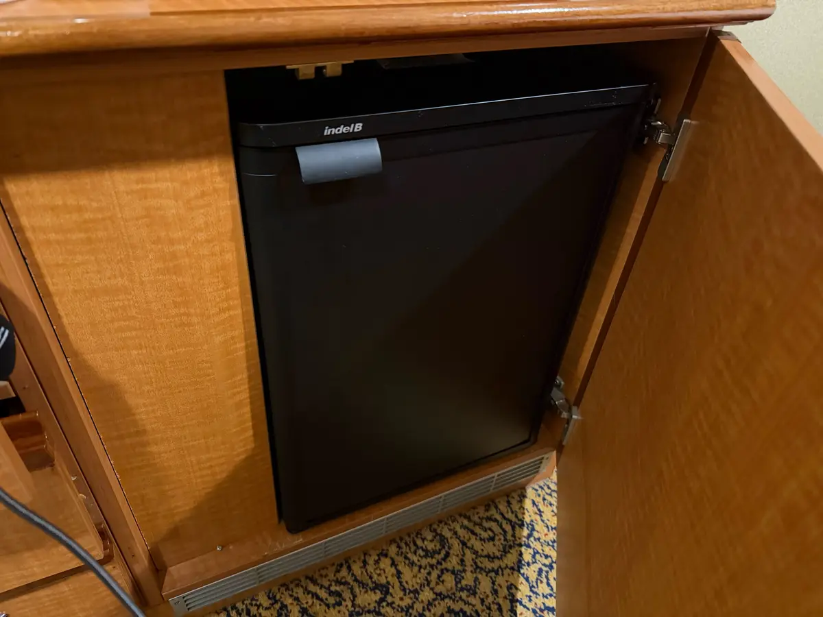 Mini fridge