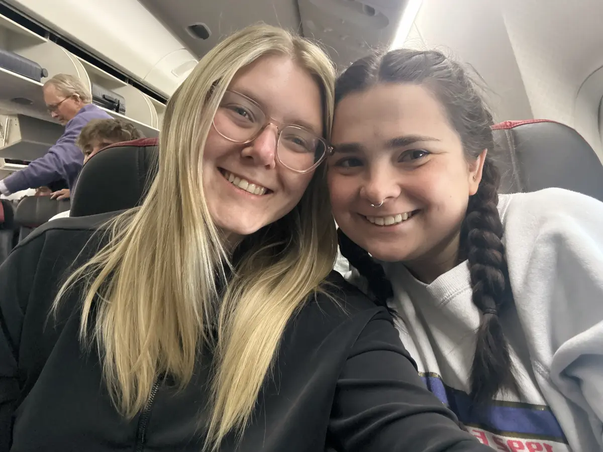 Elizabeth and Sarah on the plane to Heathrow Elizabeth and Sarah on the plane to Heathrow