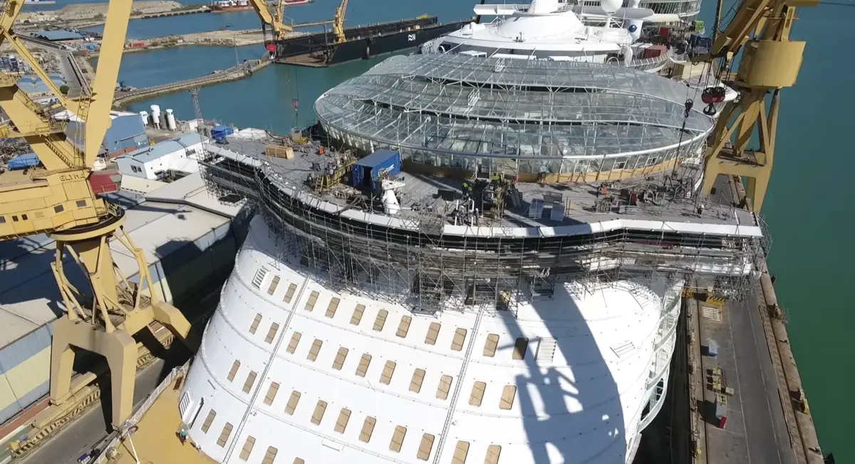 How is a cruise ship amplified? How is a cruise ship amplified?