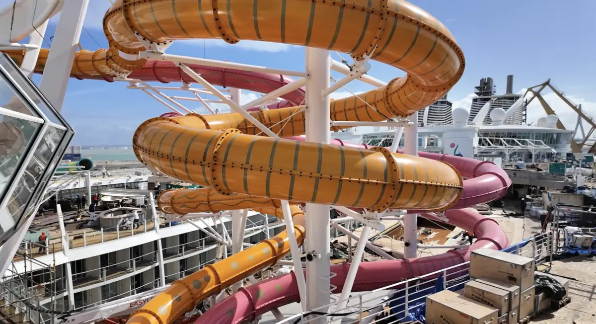 How is a cruise ship amplified? How is a cruise ship amplified?