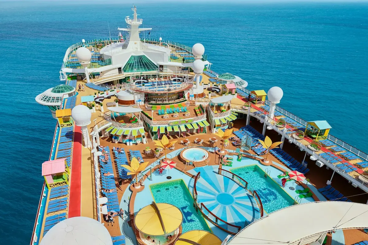 Freedom of the Seas pool deck
