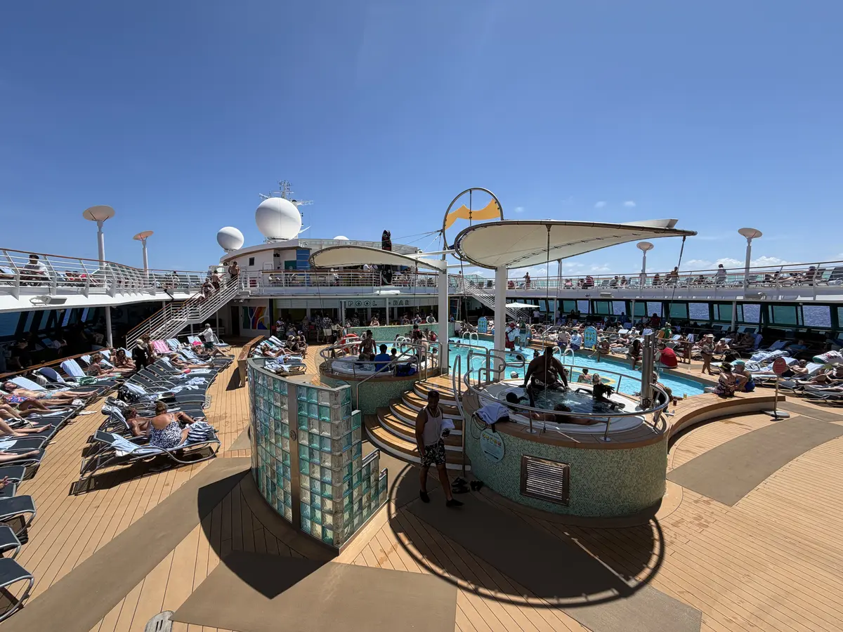Radiance of the Seas pool