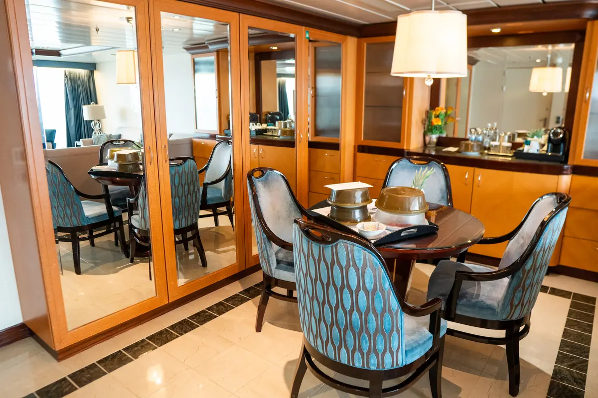 Suite table