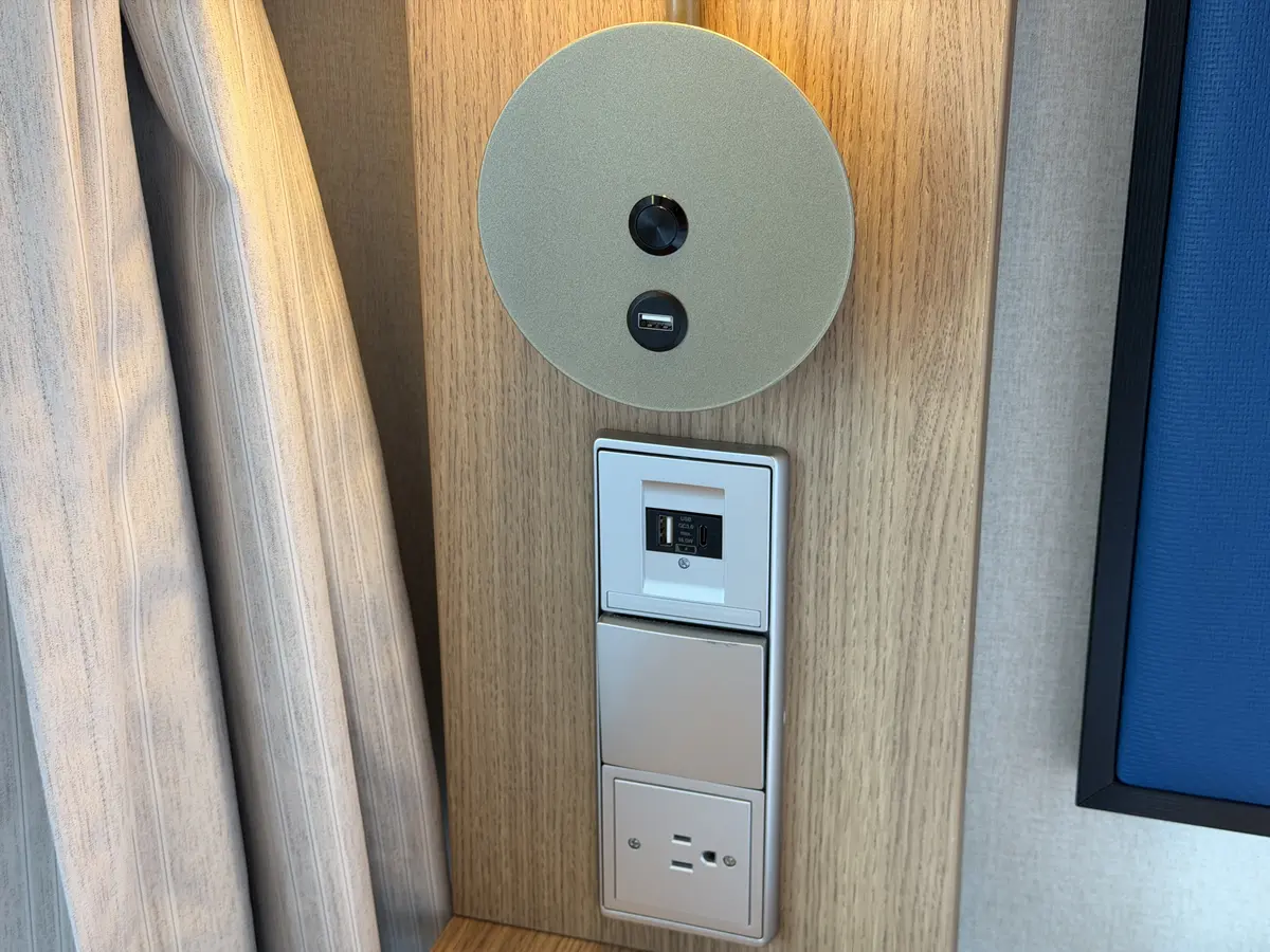 USB outlets near the bed